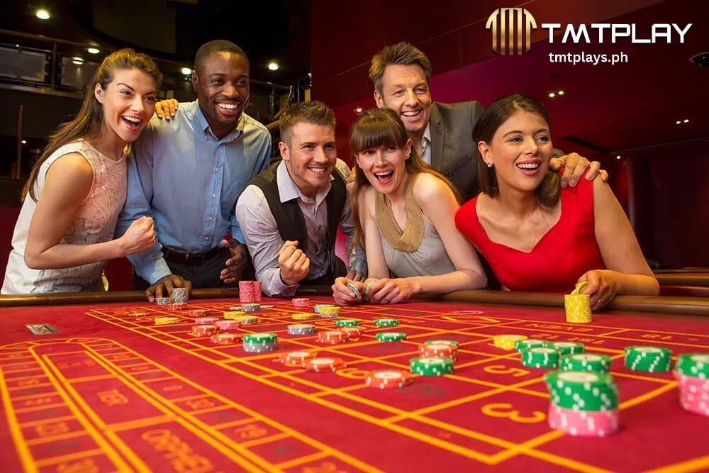 mga manlalaro sa casino na excited na naglalaro sa sports online casino sa TMTPLAY